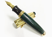 gbc Penna stilografica mini OSAMA VERDE/ORO Pennino Iridium Point Germany originale. Fusto in resina acrilica, placcata in oro. Da collezione, Dimensioni: 15x100mm. completa di astuccio.