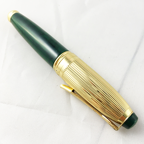 gbc Penna stilografica mini OSAMA VERDE-ORO Pennino Iridium Point Germany originale. Fusto in resina acrilica, placcata in oro. Da collezione, Dimensioni: 15x100mm. completa di astuccio.