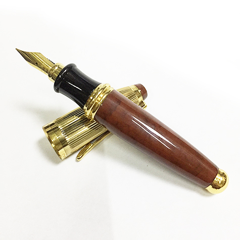 gbc Penna stilografica mini OSAMA BRUNO-ORO Pennino Iridium Point Germany originale. Fusto in resina acrilica, placcata in oro. Da collezione, Dimensioni: 15x100mm. completa di astuccio.