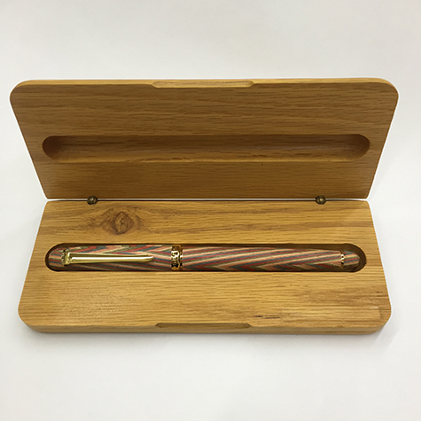 gbc Penna stilografica OSAMA wood-collection wd-12s Pennino Iridium Point Germany originale. Fusto in legno colorato, placcata in oro. Da collezione, Dimensioni: 15x150mm. completa di astuccio in legno.