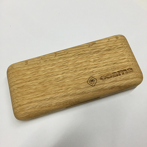 gbc Set Penne OSAMA wood-collection wdset Penna biro con fusto in legno, placcata in oro. Da collezione, Dimensioni: 10x140mm. Penna stilografica con pennino decorato Iridium Point Germany originale. Fusto in legno, placcata in oro. Da collezione, Dimensioni: 13x150mm. Set completo di astuccio in legno.