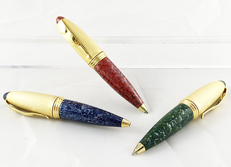 gbc Penna biro mini OSAMA VERDE-ORO Fusto in resina acrilica, placcata in oro. Da collezione, Dimensioni: 15x95mm. completa di astuccio.