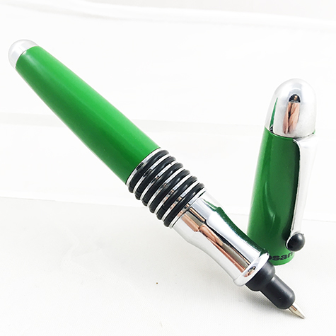 gbc Penna biro OSAMA metal-color VERDE Fusto in metallo colorato VERDE.l Da collezione, Dimensioni: 16x130mm. completa di astuccio.
