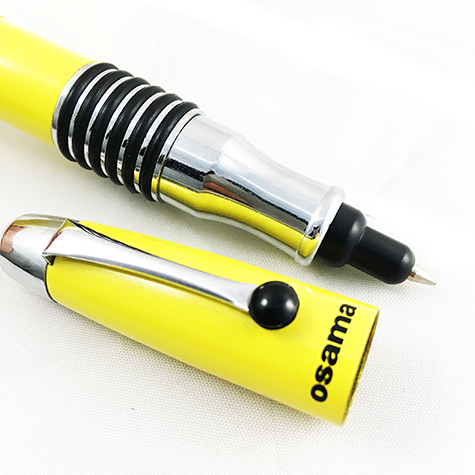 gbc Penna biro OSAMA metal-color GIALLO Fusto in metallo colorato GIALLO. Da collezione, Dimensioni: 16x130mm. completa di astuccio.
