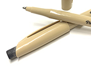 gbc Penna Sfera Cancellabile Replay Papermate NERA. Tratto da 1mm. Linchiostro diventa permanente dopo 24 ore. Cappuccio ventilato di sicurezza con gommino nel colore dellinchiostro PAES0190784