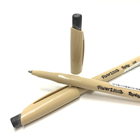 gbc Penna Sfera Cancellabile Replay Papermate NERA. Tratto da 1mm. Linchiostro diventa permanente dopo 24 ore. Cappuccio ventilato di sicurezza con gommino nel colore dellinchiostro.