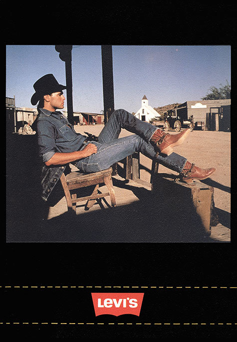 gbc Quaderno Maxi Levi's, formato A4, quadro da 4mm 72 facciate, carta da 70gr, rilegatura con punto metallico a sella, senza frontespizio.