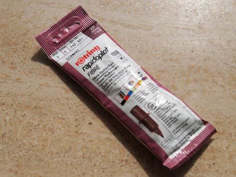 gbc Rapidoplot FIBRE-2P. 0.35 mm GIALLO. Pennarello per plotter Rotring. Spessore punta 0,35mm. Per utilizzo su carta da plotter, carta da lucido, carta patinata. Adatta a plotter HP 74xx, 75xx, Mutoh iP, Panasonic VP6803, 6804, Roland DXY, DPX, GRX, Sekonic SPL 430, 450 - 1000 e altri. Made in Germany.