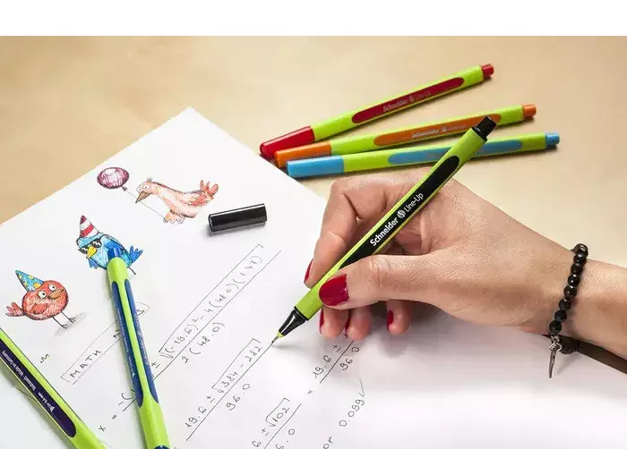 gbc PennaFINELINER SchneiderLineUp, tratto0,4mm, inchiostroROSSOfluorescente Penna Fine-Liner con punta in FIBRA 0,4mm. Impugnatura ergonomica. Adatta a MANCINI e destrorsi. Prodotto Originale Tedesco, MADE IN GERMANY..