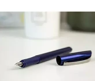 gbc PennaSTILOGRAFICA SchneiderCEOD, fustoBLU Penna Stilografica. Impugnatura ergonomica. Per MANCINI e destrimani. Prodotto Originale Tedesco, MADE IN GERMANY..