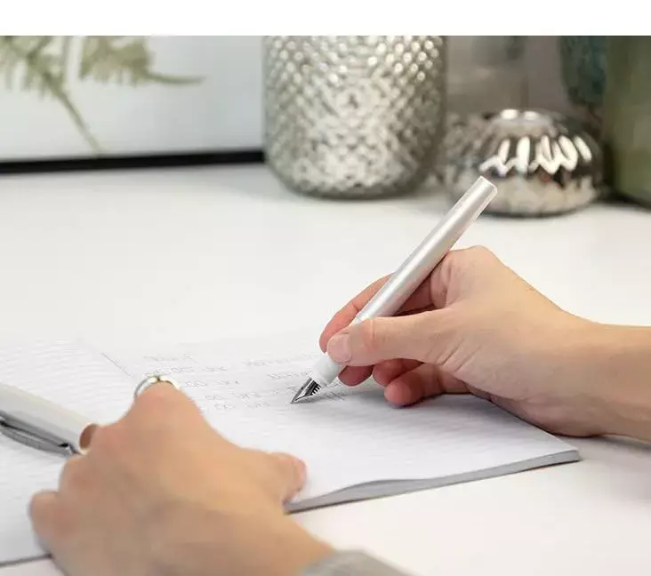 gbc PennaSTILOGRAFICA SchneiderCEOD, fustoGRIGIO Penna Stilografica. Impugnatura ergonomica. Per MANCINI e destrimani. Prodotto Originale Tedesco, MADE IN GERMANY..