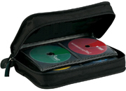 gbc Porta 96 cd-dvd con cerniera Custodia per il trasporto e l`archiviazione dei cd senza custodia. materiale high-tech protegge i cd dell`acqua, urti, polvere e calore. zip su 3 lati per la massima facilita` di accesso e sicurezza. Dimensioni 290x185x90mm. colore nero..