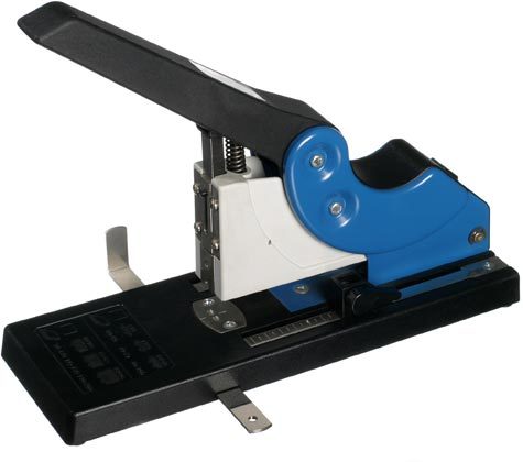 gbc Cucitrice Skre-120 alti spessori Per blocchi con leva, caricamento a pulsante con molla. Utilizza i punti serie 23-8, 23-10, 23-12, 23-13s, 23-15s, 23-17s, 23-20s, 50-8, 50-10, 50-12, 50-13s, 50-15s, 50-17s, 50-20s. Carica fino a 100 punti. Profondit di inserimento 10cm. Capacit di cucitura fino a 200 fogli (16mm). MADE IN GERMANY.