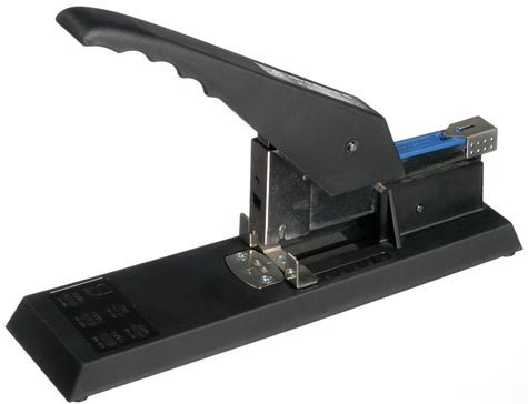 gbc Cucitrice Skre-Block 18 alti spessori Economica di gran resa con struttura in termoplastica. Utilizza i punti serie 23-8, 23-10, 23-12, 23-13s, 23-15s, 23-17s, 50-8s, 50-10s, 50-12s, 50-15s, 50-17s. Carica fino a 100 punti. Profondit� di inserimento 6cm. Capacit� di cucitura fino a 150 fogli (15mm). MADE IN GERMANY.