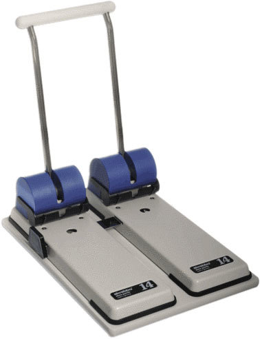 gbc Perforatore Skre-Perfo 20 facilit d'uso grazie a una lunga leva. Distanza tra i fori 8 cm. Perfora fino a 200 fogli (20mm). Con barra di regolazione. MADE IN GERMANY.