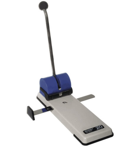 gbc Perforatore Skre-Perfo 20 Duo DOPPIO facilit d'uso grazie a una lunga leva. Distanza tra i fori 8 cm. Perfora fino a 200 fogli (20mm). Con barra di regolazione. MADE IN GERMANY.