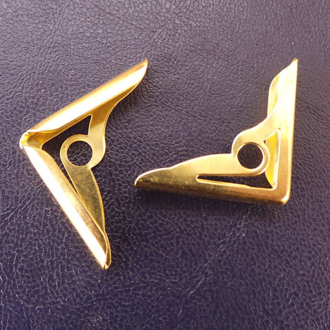 legatoria Angolino metallico similoro 24mm per lato, protegge copertine spesse fino a 2,5mm.