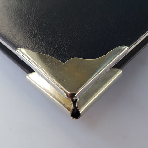 legatoria Angolino metallico nero 30mm per lato, protegge copertine spesse fino a 4,5mm.