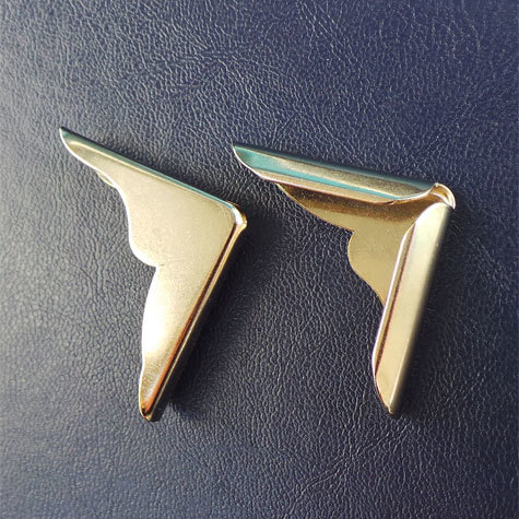 legatoria Angolino metallico similoro 30mm per lato, protegge copertine spesse fino a 4,5mm.