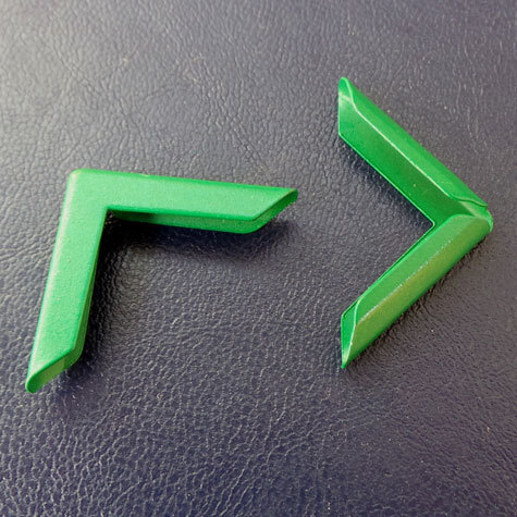 legatoria Angolino metallico verde 22mm per lato, protegge copertine spesse fino a 3.5mm.