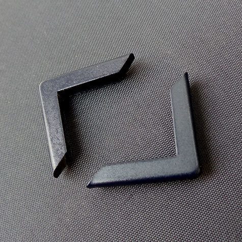 legatoria Angolino metallico blu notte 22mm per lato, protegge copertine spesse fino a 3.5mm.