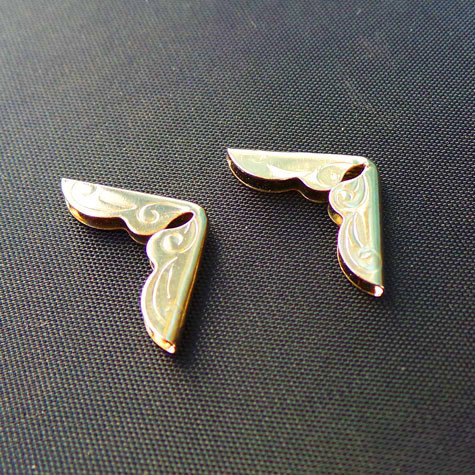 legatoria Angolino metallico similoro 15mm per lato, protegge copertine spesse fino a 1,5mm.