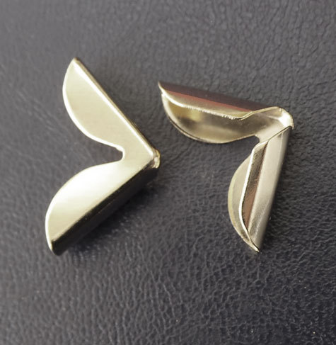 legatoria Angolino metallico verde 15mm per lato, protegge copertine spesse fino a 3mm.