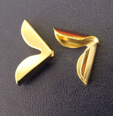 legatoria Angolino metallico ottone antico 15mm per lato, protegge copertine spesse fino a 3mm.