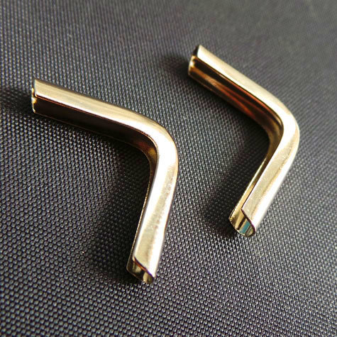 legatoria Angolino metallico similoro 16mm per lato, protegge copertine spesse fino a 2,5mm.