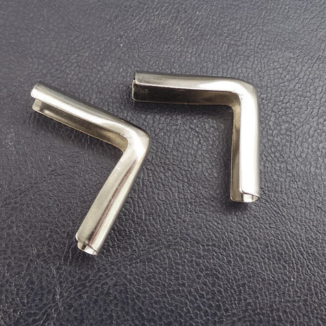 legatoria Angolino metallico nichelato 22mm per lato, protegge copertine spesse fino a 3mm.