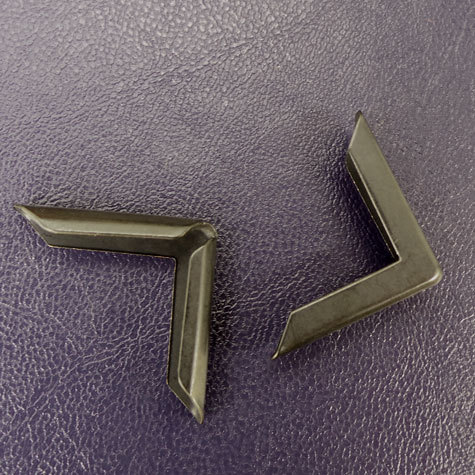legatoria Angolino metallico brunito 22mm per lato, protegge copertine spesse fino a 3.5mm.