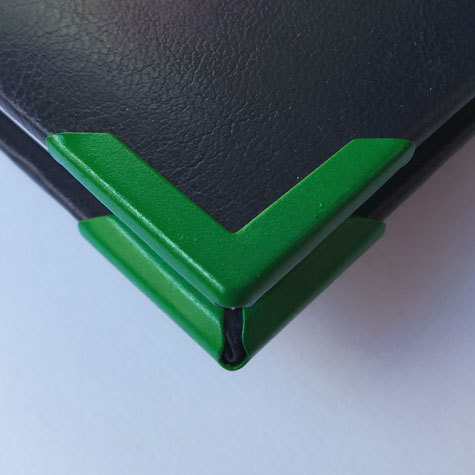 legatoria Angolino metallico verde 22mm per lato, protegge copertine spesse fino a 3.5mm.