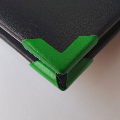 legatoria Angolino metallico verde 16mm per lato, protegge copertine spesse fino a 3.5mm.