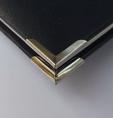 legatoria Angolino metallico brunito 16mm per lato, protegge copertine spesse fino a 2mm.