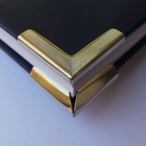 legatoria Angolino metallico ottone antico 27mm per lato, protegge copertine spesse fino a 7mm.