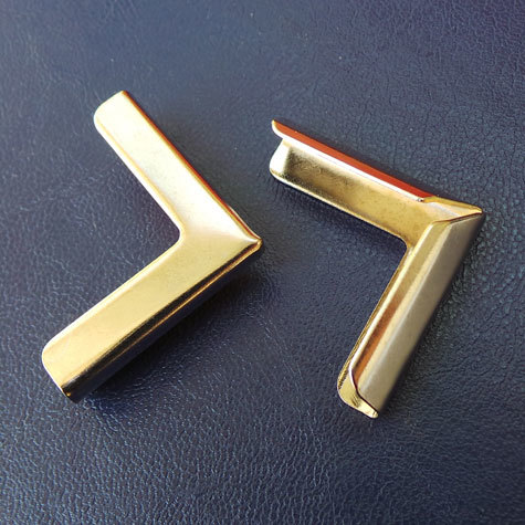 legatoria Angolino metallico oro 24 carati 27mm per lato, protegge copertine spesse fino a 7mm.