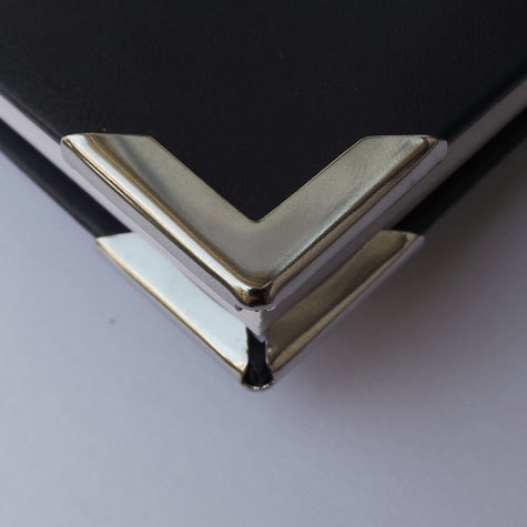 legatoria Angolino metallico nichelato 30mm per lato, protegge copertine spesse fino a 4mm.