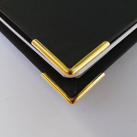 legatoria Angolino metallico oro 24 carati 20mm per lato, protegge copertine spesse fino a 2mm.