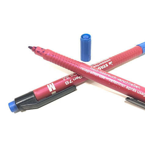 gbc Stabilo OHpen76M BLU Pennarello indelebile MEDIA, ideale per lucidi e per quasi tutte le superfici lisce (cd-rom, DVD, plastica, vetro, metallo e ceramica). Prodotto originale tedesco. MADE IN GERMANY.