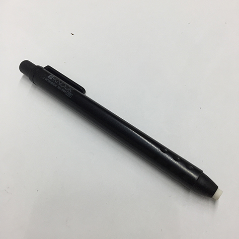 gbc Gomma matita a scatto NERA E-knock, NERA. Dimensioni 130x10mm. Un-Ball Auto GOMMA in penna per correzione per matita. EH-100P.