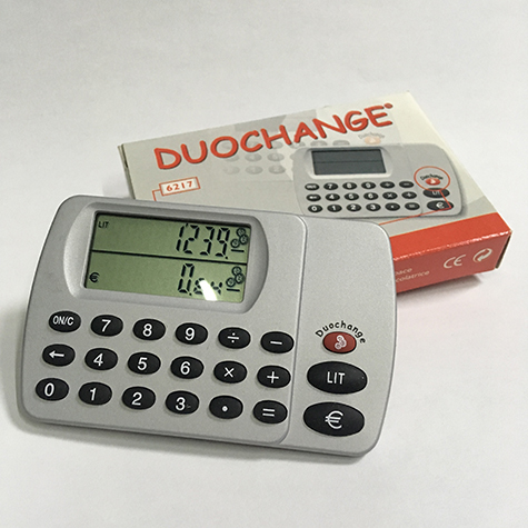 gbc DuoChange. Convertitore con tasto resto Calcolatrice portatile , dimensioni 54x86x9mm, Esegue anche le 4 operazioni.