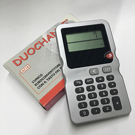 gbc DuoChange. Lunico convertitore con il tasto del resto Calcolatrice portatile , dimensioni 65x115x10mm, Esegue anche le 4 operazioni.