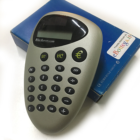 gbc Calcolatrice. 4 operazioni + convertitore valuta Lo strumento indispensabile per chi si reca all'estero in area extraeuropea. Converte all'istante l'euro in altre valute e viceversa. Alimentazione a batteria, dimensioni 70x110x10mm. Robusta struttura metallica pressofusa.